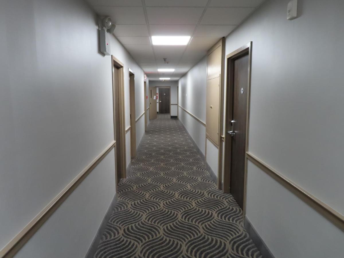 St. Charles Hotel - Hudson - image 2