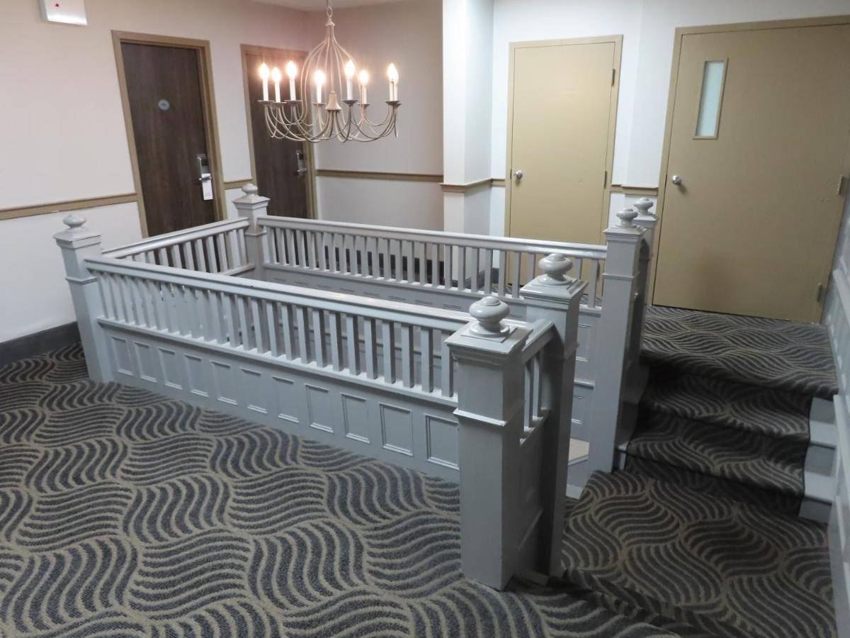 St. Charles Hotel - Hudson - image 3