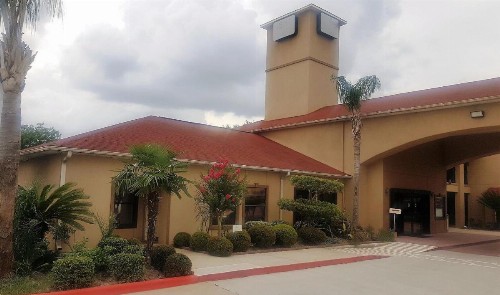Red Roof Inn & Suites Houston – Humble/IAH Airport