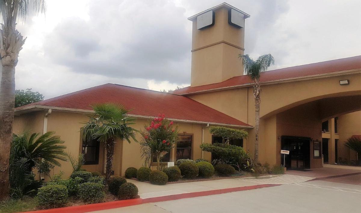 Red Roof Inn & Suites Houston – Humble/IAH Airport - main image