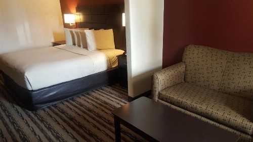 Red Roof Inn & Suites Houston – Humble/IAH Airport - image 2