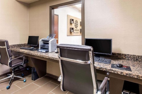 Comfort Inn & Suites IAH Bush Airport – East - image 12