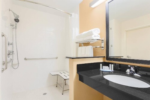 Fairfield Inn & Suites Houston Humble - image 7