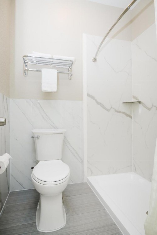 Winchester Inn and Suites Humble/IAH/North Houston - image 12