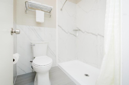 Winchester Inn and Suites Humble/IAH/North Houston - image 35