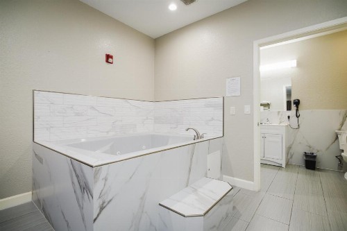 Winchester Inn and Suites Humble/IAH/North Houston - image 37
