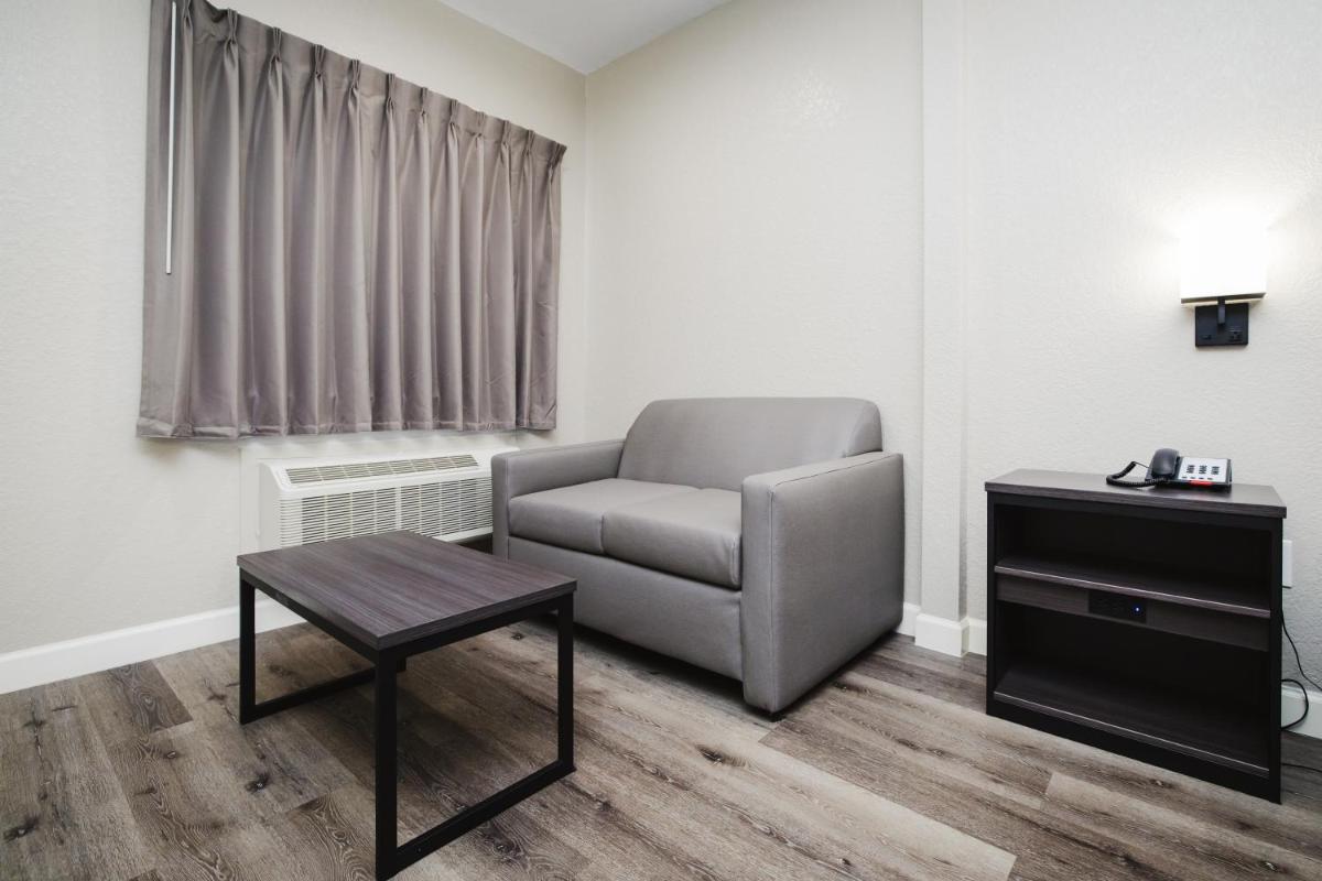 Winchester Inn and Suites Humble/IAH/North Houston - image 6