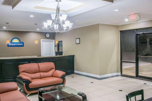 Days Inn by Wyndham Humble/Houston Intercontinental Airport - image 2