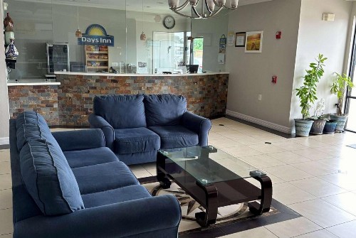 Days Inn by Wyndham Humble/Houston Intercontinental Airport - image 6