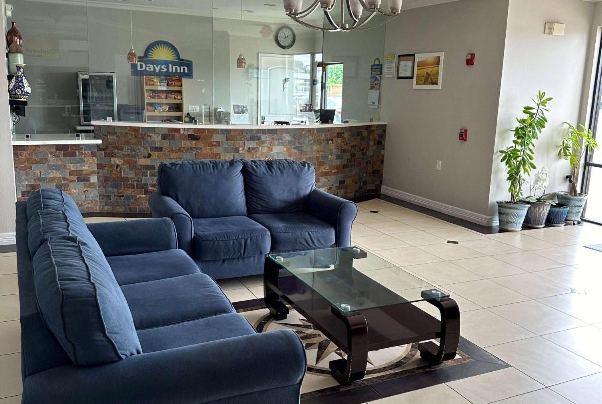 Days Inn by Wyndham Humble/Houston Intercontinental Airport - image 6