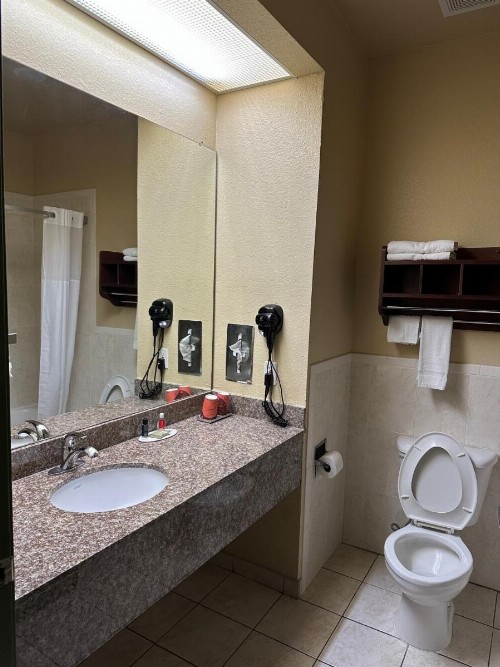 Super 8 by Wyndham Intercontinental Houston TX - image 12