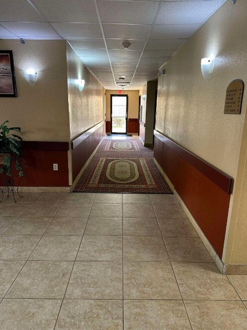 Super 8 by Wyndham Intercontinental Houston TX - image 17