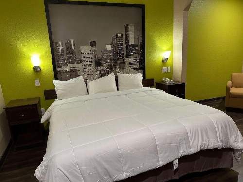 Super 8 by Wyndham Intercontinental Houston TX - image 22