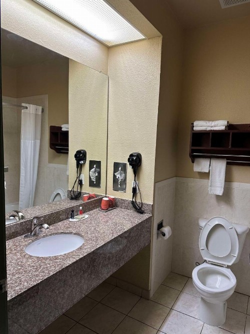 Super 8 by Wyndham Intercontinental Houston TX - image 27