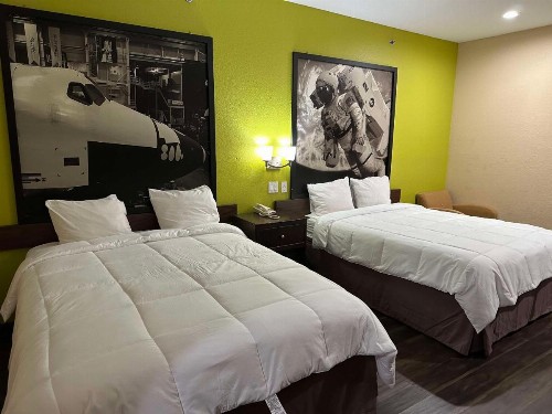 Super 8 by Wyndham Intercontinental Houston TX - image 30