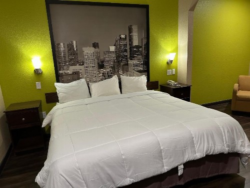 Super 8 by Wyndham Intercontinental Houston TX - image 33