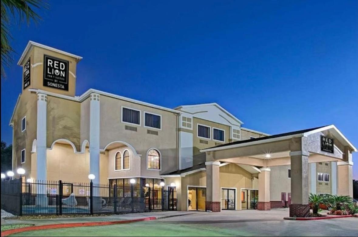 Super 8 by Wyndham Intercontinental Houston TX - image 6