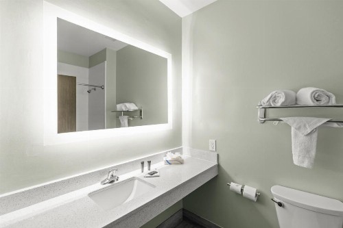 Wingate by Wyndham Humble/Houston Intercontinental Airport - image 15