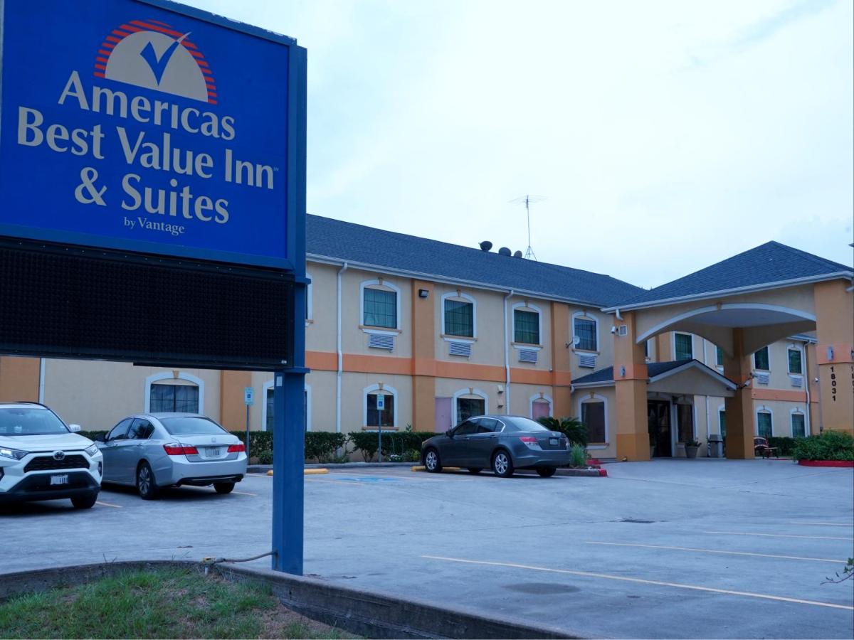 Americas Best Value Inn and Suites Bush International Airport - image 2