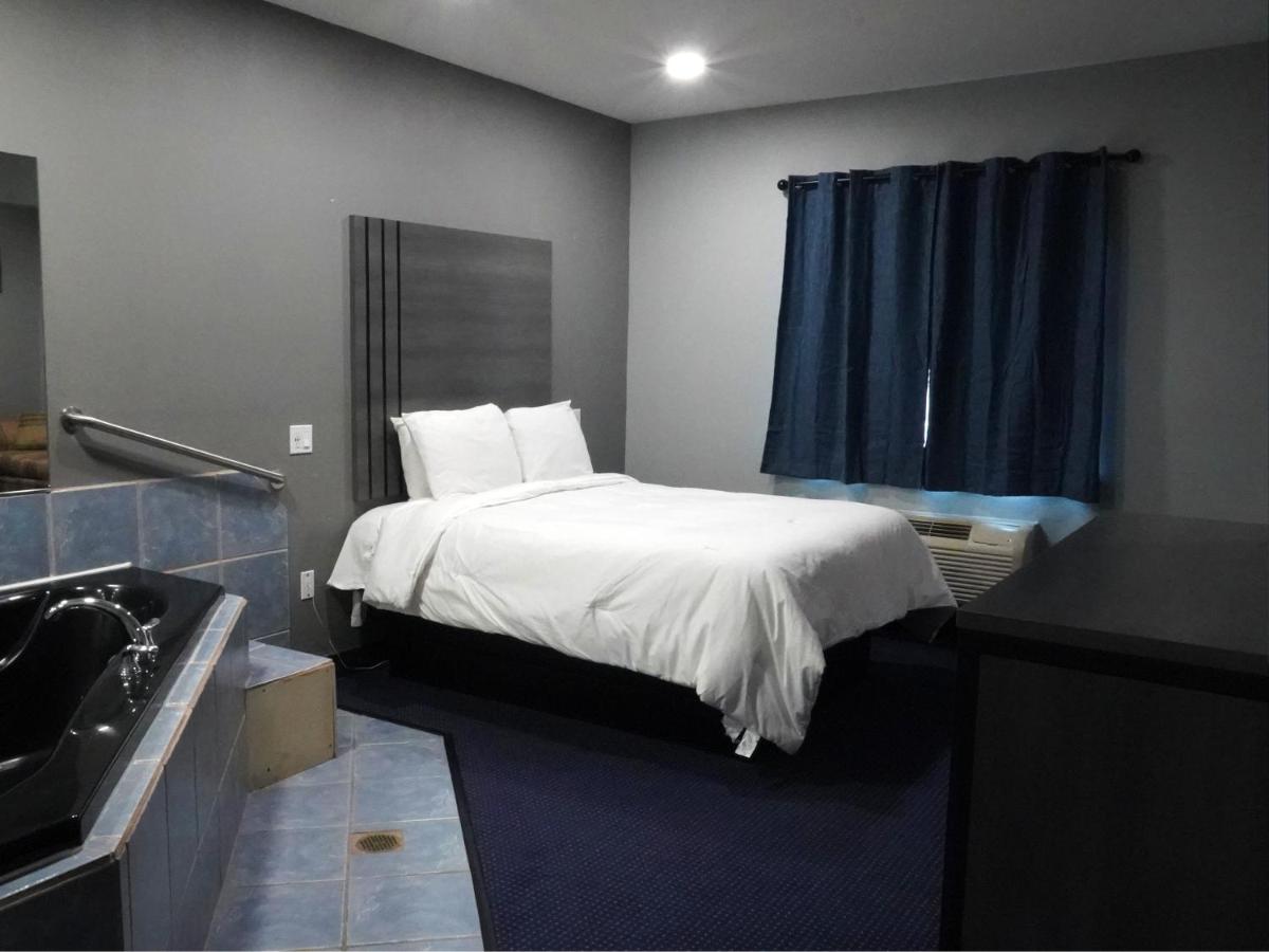 Americas Best Value Inn and Suites Bush International Airport - image 6