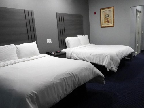Americas Best Value Inn and Suites Bush International Airport - image 9
