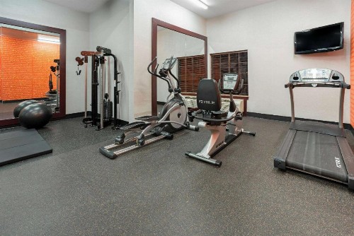 La Quinta Inn & Suites by Wyndham Bush Intercontinental Airport East - image 10