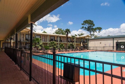 Ramada by Wyndham Houston Intercontinental Airport East - image 48