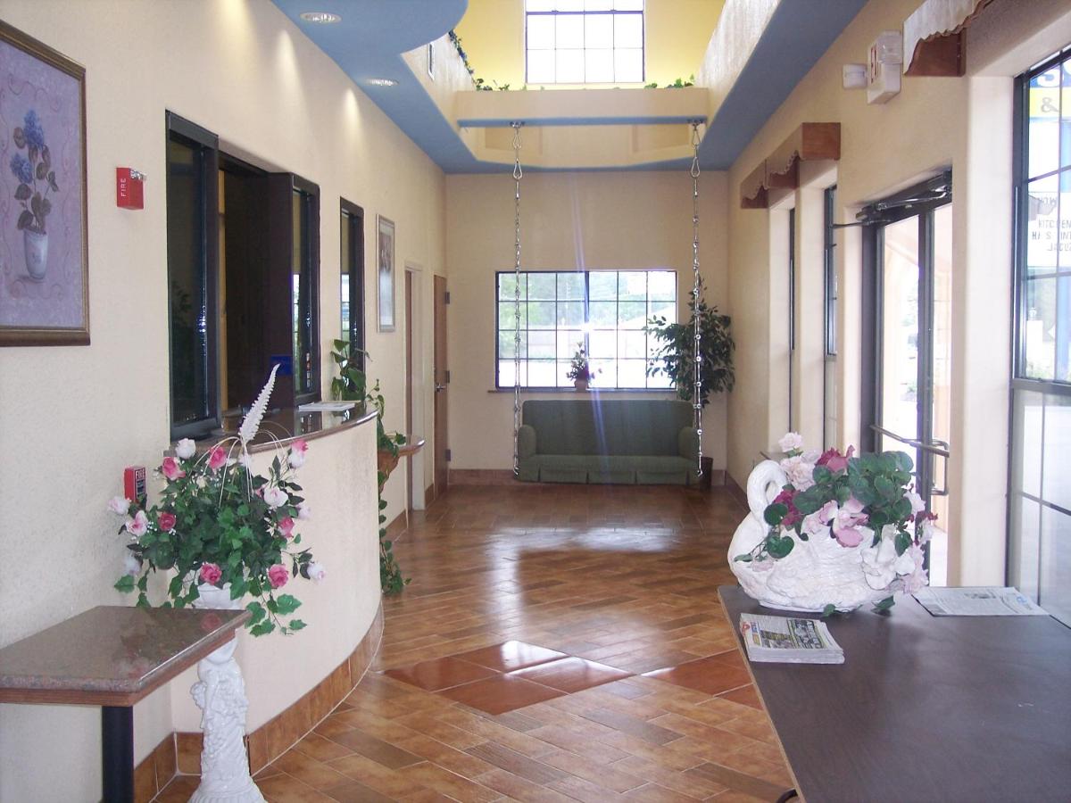 Regency Inn and Suites Humble - image 5