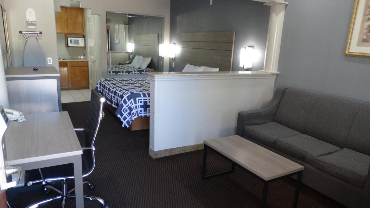 Regency Inn and Suites Humble - image 6