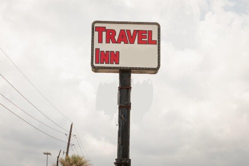 Travel Inn & Suites - image 14