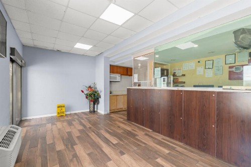 Travel Inn & Suites - image 16