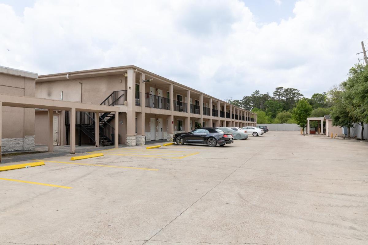 Travel Inn & Suites - image 5