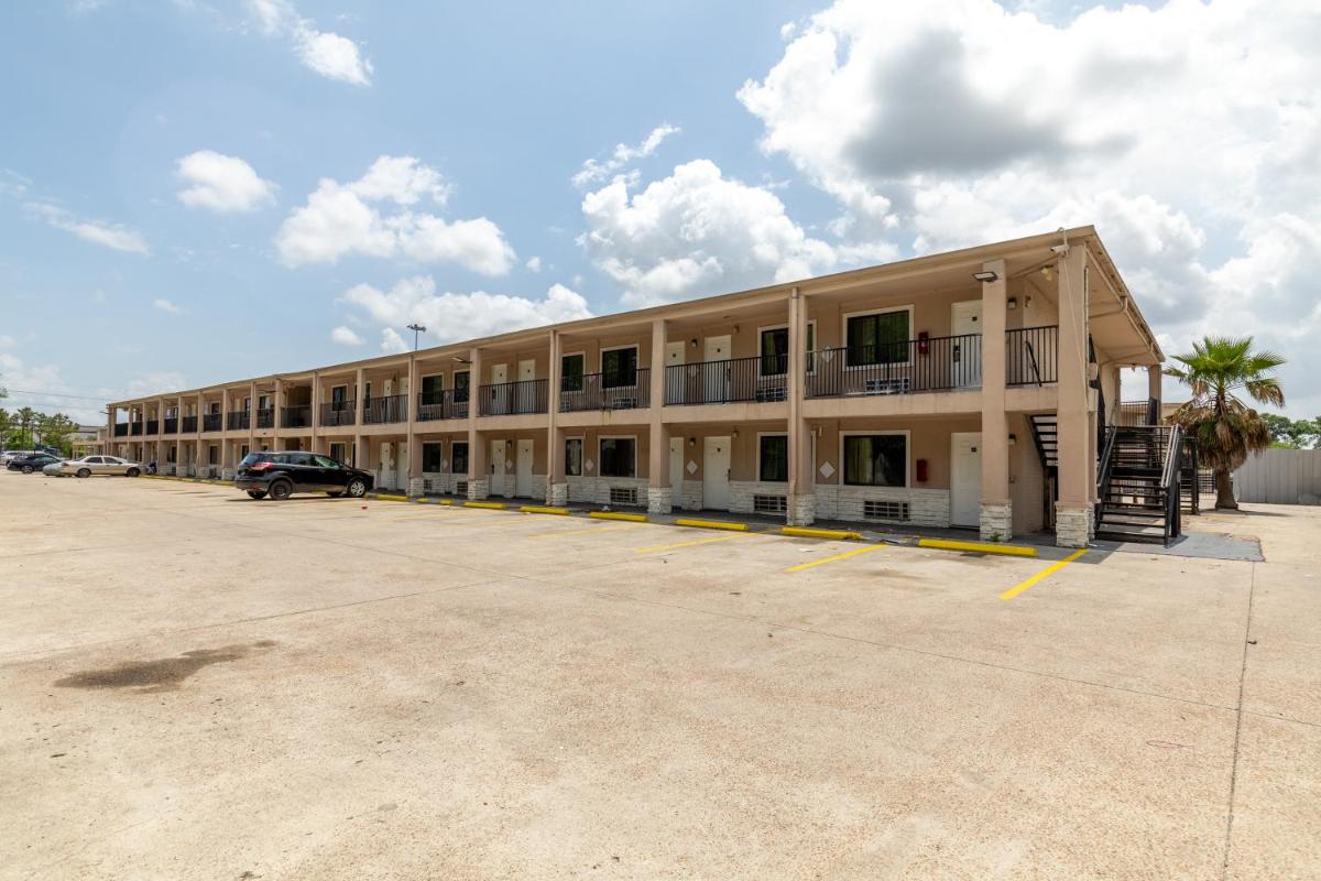 Travel Inn & Suites - image 7