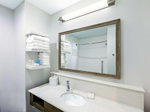 Hampton Inn & Suites Houston/Atascocita Tx - image 8