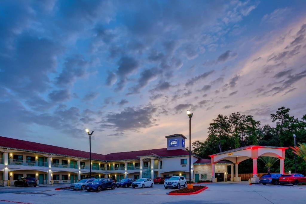 Americas Best Value Inn & Suites IAH Airport North - main image
