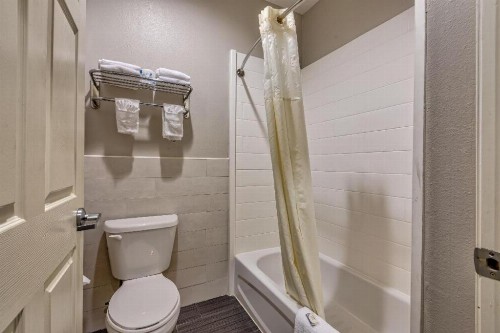 Americas Best Value Inn & Suites IAH Airport North - image 25
