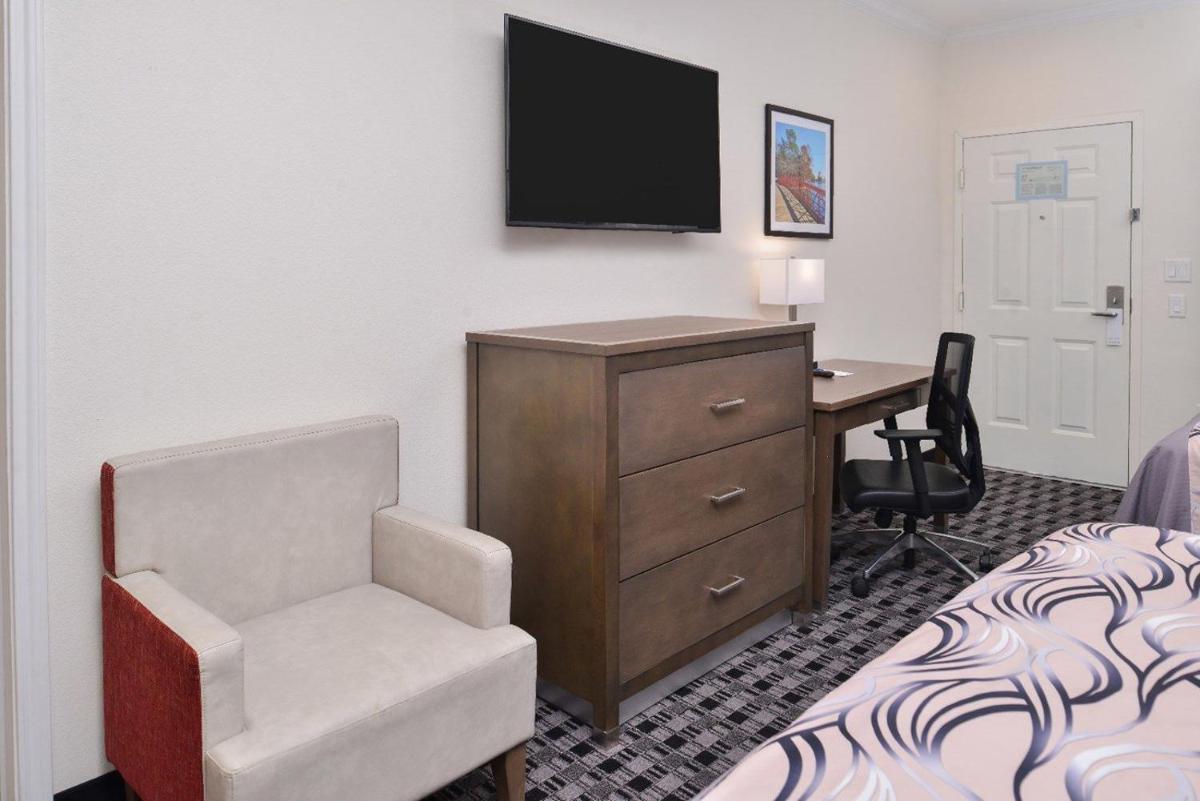 Americas Inn & Suites IAH North - image 5