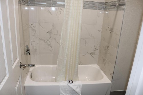 Scottish Inn & Suites - IAH Airport - image 12