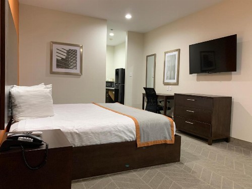 Scottish Inn & Suites - IAH Airport - image 17