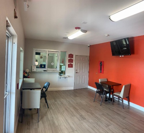 Scottish Inn & Suites - IAH Airport - image 3