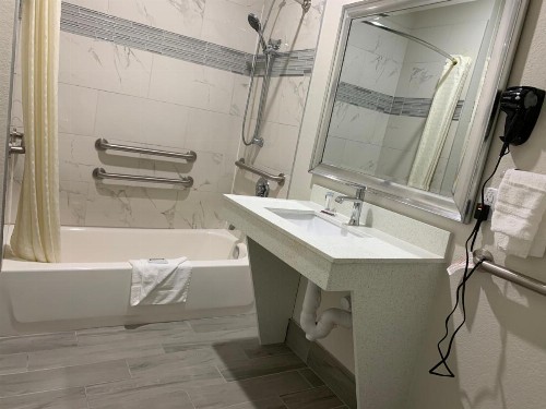 Scottish Inn & Suites - IAH Airport - image 6