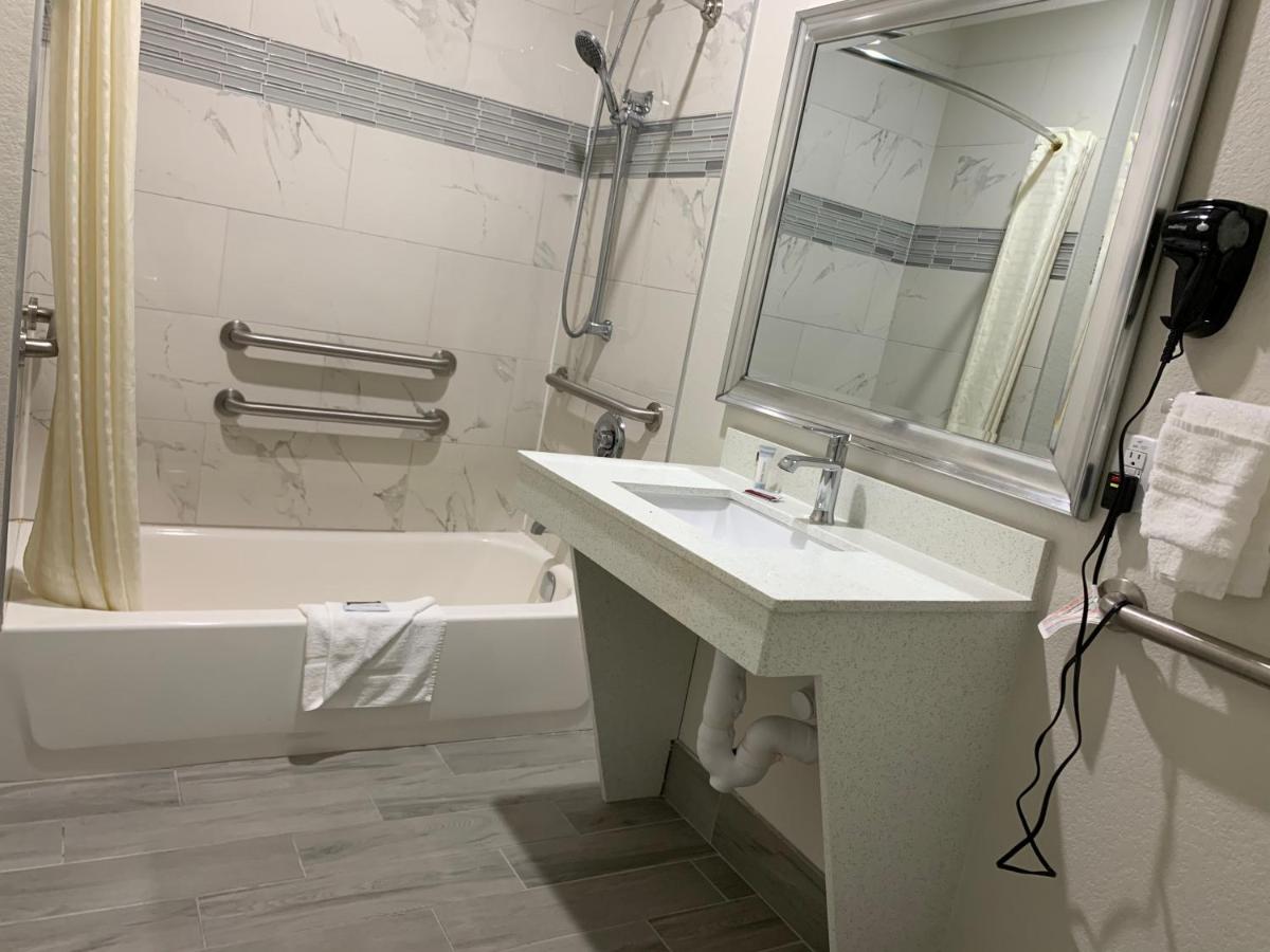 Scottish Inn & Suites - IAH Airport - image 6