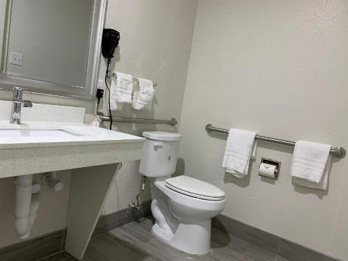 Scottish Inn & Suites - IAH Airport - image 7