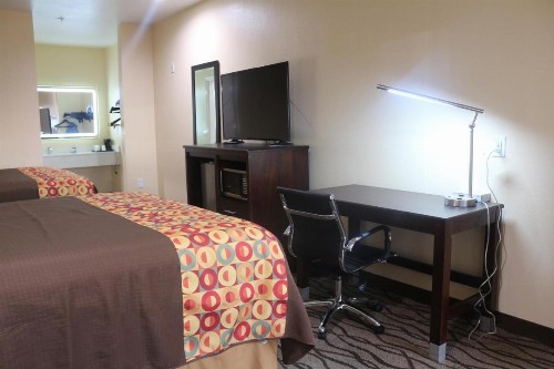 Express Inn and Suites - image 12