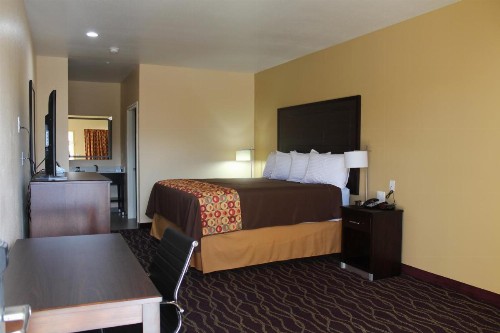 Express Inn and Suites - image 2