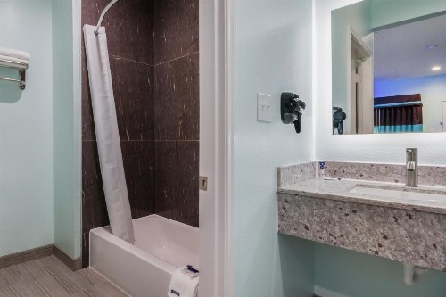 Americas Best Value Inn- Aldine Westfield - image 22