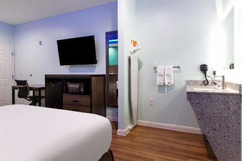 Americas Best Value Inn- Aldine Westfield - image 24