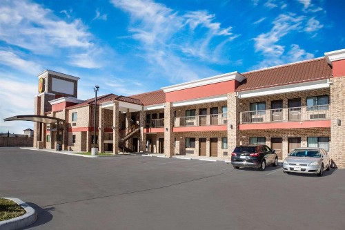 Super 8 by Wyndham Humble/Houston - image 1