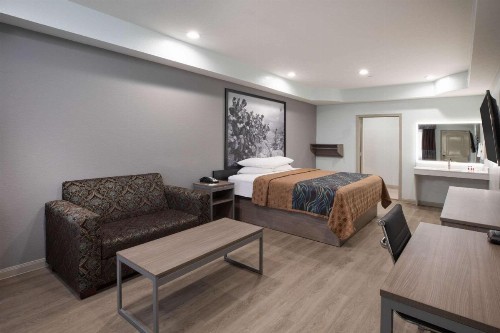 Super 8 by Wyndham Humble/Houston - image 12