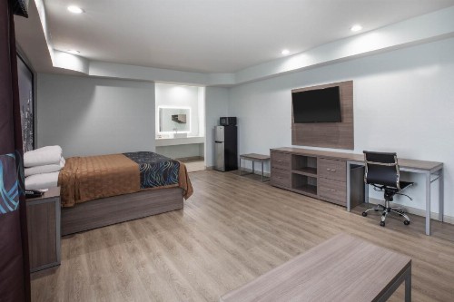 Super 8 by Wyndham Humble/Houston - image 20